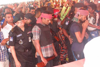 সুন্দরবনের ২০ বনদস্যুকে মোংলা থানায় হস্তান্তর, অস্ত্র আইনে মামলা