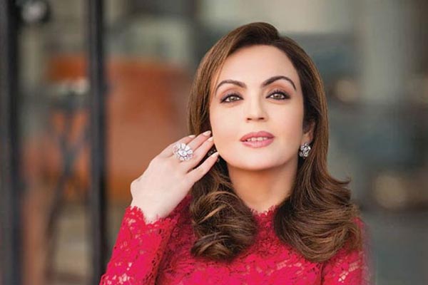 ভারতের শীর্ষ ধনীর স্ত্রী হয়েও ৮০০ টাকার বেতনে চাকরি!