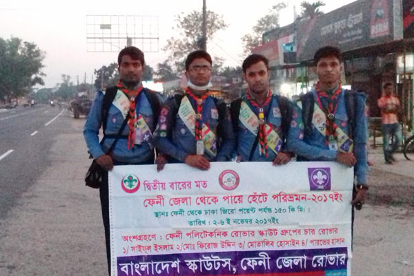 ‘নিরাপদে পথ চলি’ স্লোগানে রোভারদের পদযাত্রা