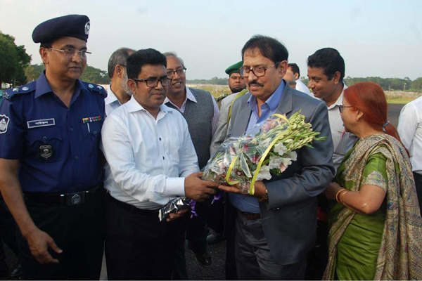 বরিশালে পা দিয়েই কাঁদলেন পশ্চিমবঙ্গের বিধানসভার স্পিকার