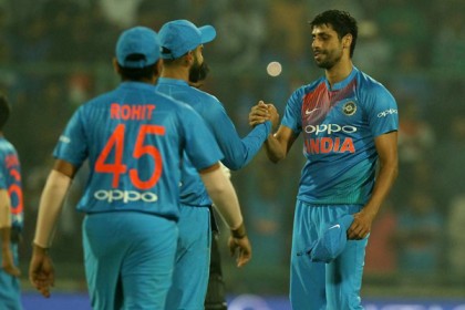 নেহরার বিদায়ী ম্যাচে ভারতের দুর্দান্ত জয়