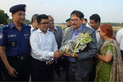 বরিশালে পা দিয়েই কাঁদলেন পশ্চিমবঙ্গের বিধানসভার স্পিকার