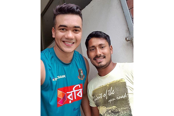 বিয়ে নিয়ে ভক্তদের সমালোচনা করে তাসকিনের পাশে আশরাফুল