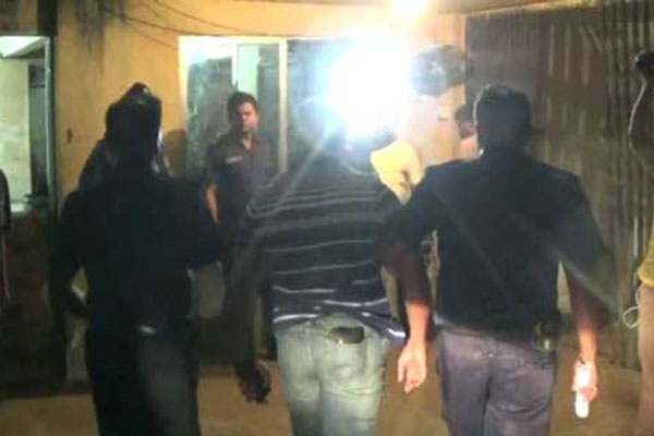 ডাকাতির ফাঁদ রুখে যাত্রীবেশি ২৮ জনকে আটক করল পুলিশ