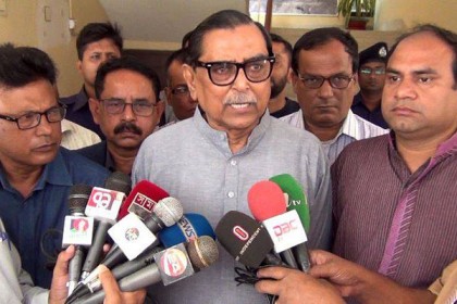 রোহিঙ্গাদের কারণে সমস্যা দেখা দিয়েছে পর্যটন খাতে: মেনন  