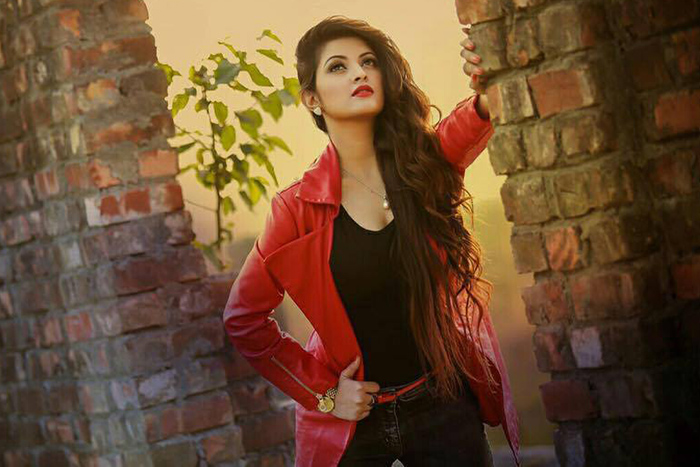 বছর শেষে পরীর জোড়া আনন্দ