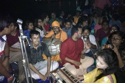 কীর্তনখোলা নদীতে প্রকৃতিপ্রেমীদের জ্যোৎস্না বিলাস
