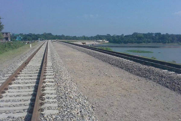 ট্রেন যাত্রায় সময় কমছে ১০ মিনিট
