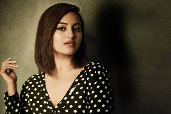 ইনস্টাগ্রামে সোনাক্ষীর গোসলের ছবি ভাইরাল 