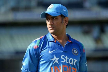 ভারতের সাবেক ক্রিকেটারের সমালোচনায় বিদ্ধ ধোনি
