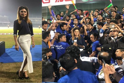 মাঠ কাঁপাচ্ছেন ক্রিকেটাররা, গ্যালারি মাতাচ্ছেন পিয়া
