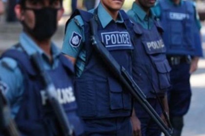 রাজধানীতে মাদক ব্যবসায়ীর ছুরিকাঘাতে ২ পুলিশ সদস্য আহত