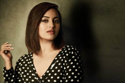 ইনস্টাগ্রামে সোনাক্ষীর গোসলের ছবি ভাইরাল 