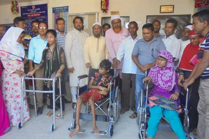 ভালুকায় প্রতিবন্ধীদের মাঝে হুইল চেয়ার বিতরণ
