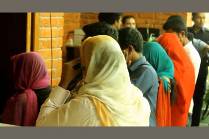 পাবনায় আবাসিক হোটেল থেকে ম্যানেজারসহ ৫ যুগল আটক