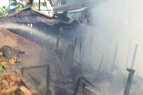 রাঙামাটিতে অগ্নিকাণ্ডে ২০টি দোকান ও বসতঘর পুড়ে ছাই 