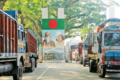 বেনাপোলে ভারতীয় ট্রাক থেকে অস্ত্র-গুলি উদ্ধার