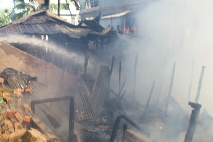 রাঙামাটিতে অগ্নিকাণ্ডে ২০টি দোকান ও বসতঘর পুড়ে ছাই 