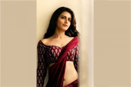 এবার শাড়িতে নেট দুনিয়ায় ঝড় তুললেন ফাতিমা!