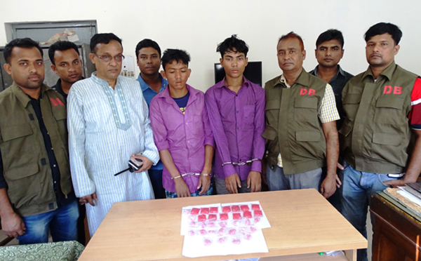 মুন্সীগঞ্জে ৩৬শ' পিস ইয়াবাসহ দুই উপজাতি আটক
