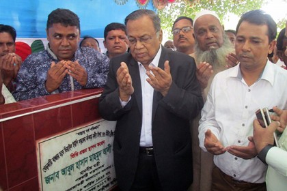'রোহিঙ্গা সমস্যায় বিশ্ববাসীকে এগিয়ে আসতে হবে'