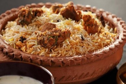 
বিরিয়ানি রেঁধে খাওয়ায় ৬,০০০ টাকা জরিমানা!