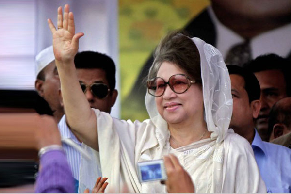 জনসভা মঞ্চে খালেদা জিয়া