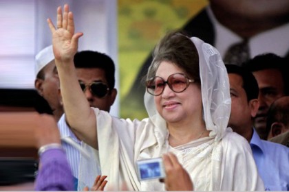 জনসভা মঞ্চে খালেদা জিয়া