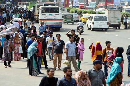 হঠাৎ রাজধানীতে গণপরিবহন সংকট