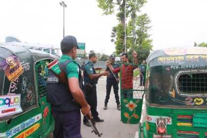 টঙ্গীতে পথে পথে পুলিশের তল্লাশি, আটক ৮