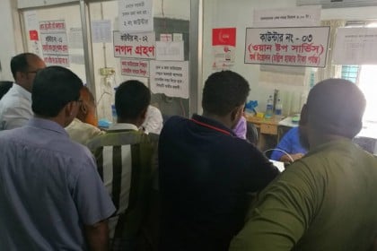 সিংড়ায় সোনালী ব্যাংকে নাটকীয় কায়দায় গ্রাহকের টাকা চুরি