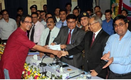 'সুষ্ঠু ও গ্রহণযোগ্য নির্বাচনে স্মার্টকার্ড ভূমিকা রাখবে'