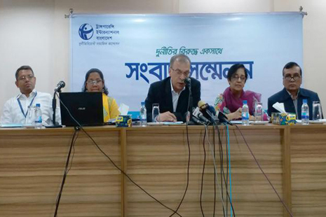 পাঠ্যবই ছাপায় স্তরে স্তরে দুর্নীতি : টিআইবি