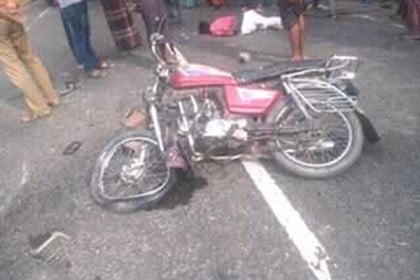 নাটোরে ট্রাকের ধাক্কায় মোটরসাইকেলের ২ আরোহী নিহত