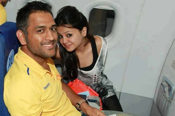 ফের ভাইরাল স্ত্রী'র সঙ্গে ধোনির ভিডিও!