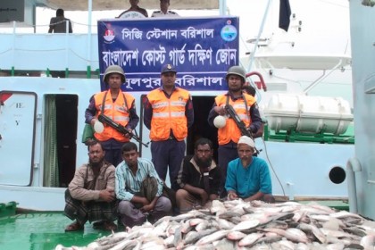 বরিশালে ২০ মণ জাঁটকাসহ আটক ৪