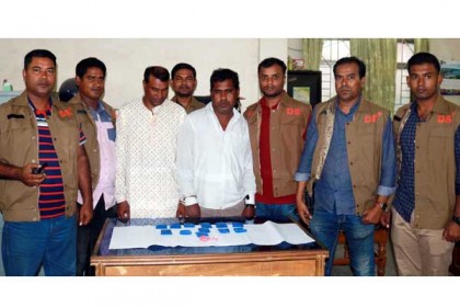 টাঙ্গাইলে ইয়াবাসহ দুই মাদক ব্যবসায়ী আটক