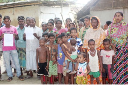 ঠাকুরগাঁওয়ে আদিবাসী ভূমিহীনদের নামে কৃষিঋণ তুলে আত্মসাৎ