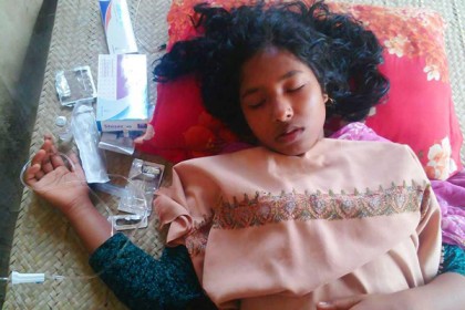 গ্রাম্য শালিশে ১৫ মাসের শিশুকে নেশাগ্রস্ত বাবাকে দেওয়ায় মা শয্যাশায়ী