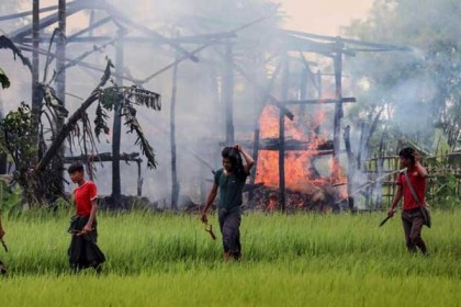 মিয়ানমারে ফের প্রচন্ড গোলাগুলি ও গ্রামে আগুন