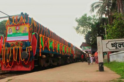 বন্ধনে জড়ালো দু’পাড়ের মানুষ