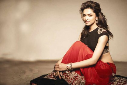 খোলামেলা পোশাক পরে ফের সমালোচনার মুখে দীপিকা