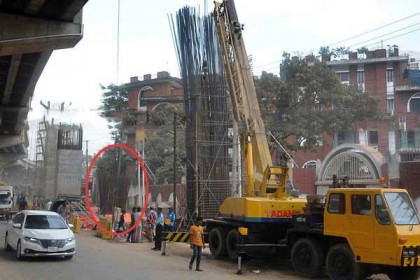 চট্টগ্রামে হেলে পড়েছে ফ্লাইওভারের পিলার