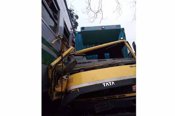 ৪ ঘণ্টা পর পার্বতীপুর-ঢাকা রুটে ট্রেন চলাচল শুরু