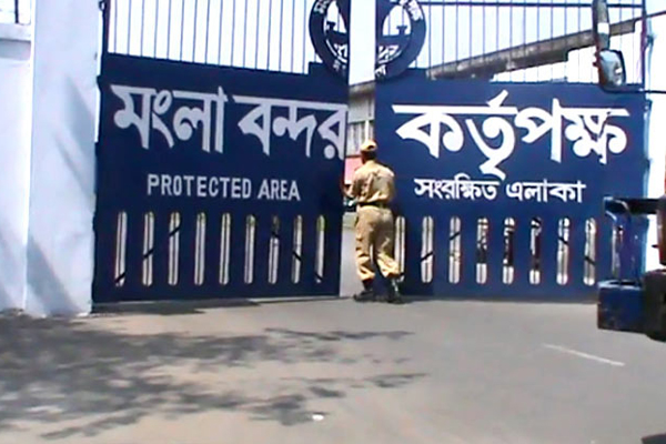 বঙ্গোপসাগর উত্তাল, মংলা বন্দরে পণ্য বোঝাই-খালাস ব্যাহত