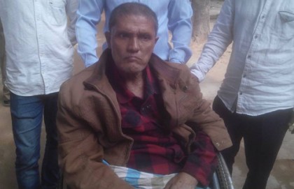 সাভারে বীর মুক্তিযোদ্ধাকে রাস্তায় ফেলে গেছেন স্বজনরা