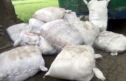 গৌরনদীতে ৪০ মণ পলিথিন ও ২৫ মন জাটকা জব্দ