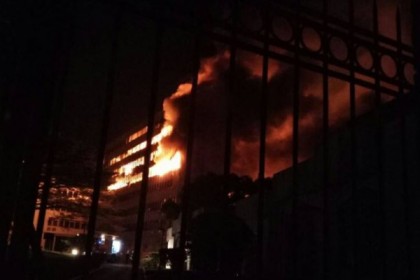 ক্যামেরুনের সংসদে অগ্নিকাণ্ড