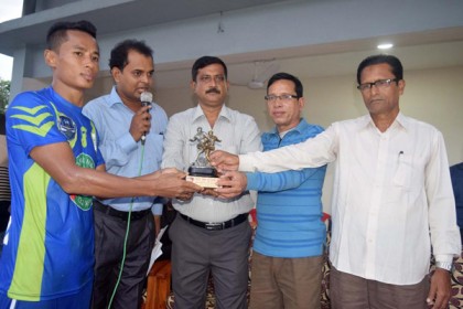 কুষ্টিয়াকে হারিয়ে কোয়ার্টার ফাইনালে আছাদুজ্জামান ফুটবল একাডেমী