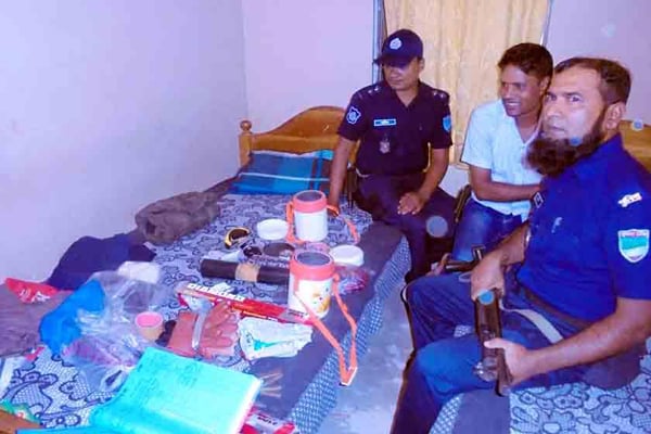 বাগেরহাটে আবাসিক হোটেল থেকে বোমা তৈরীর সরঞ্জাম উদ্ধার